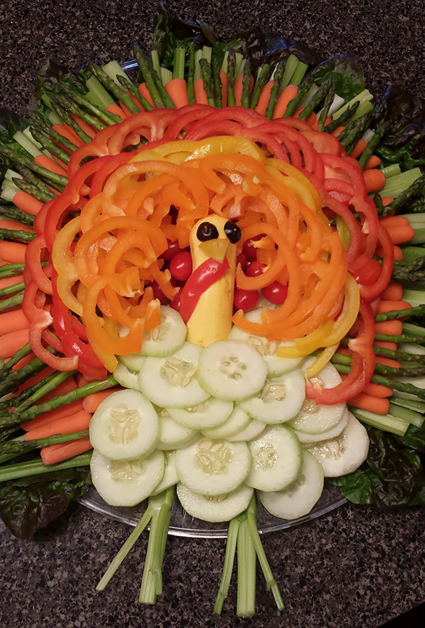 People Think I'm Terrible At Cooking, So When I Offered To Help With Thanksgiving, My Family Said, "Just Cut Vegetables For The Veggie Tray." Fine. I Made This To Prove My Worth