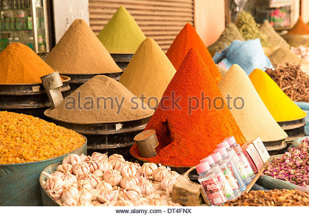 spice-cones-on-a-stall-in-the-souk-dt4fnx.jpg