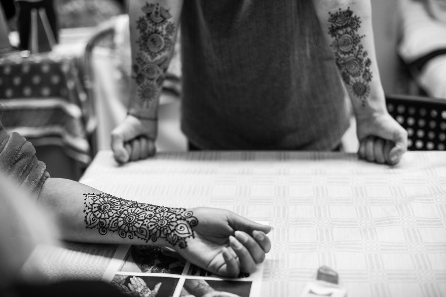 I Tried To Cure These Prisoners’ Hearts By Drawing Henna Tattoos On Their Hands