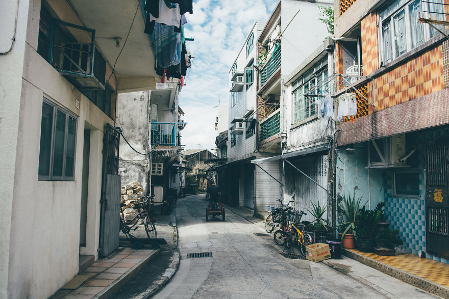 19-Year-Old Photographer Stumbles Upon Quiet Fishing Village In Hong Kong