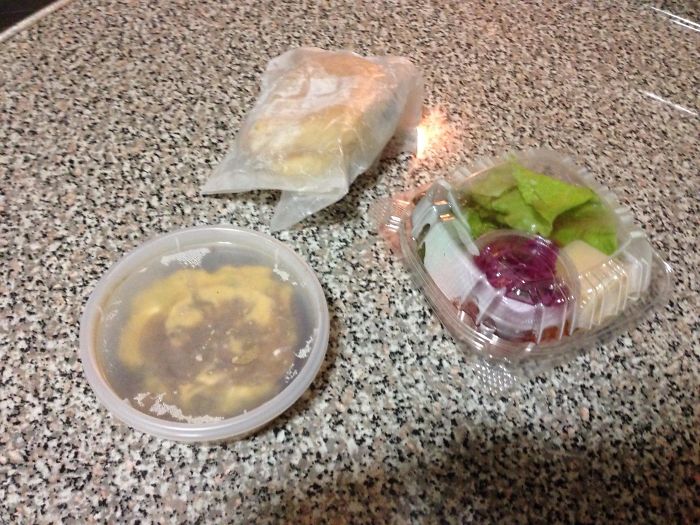The Take-Out Burger I Ordered Was All Packaged Separately So The Bun Doesn't Get Soggy