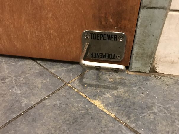 This Restaurant Has A “Toepener” For People Who Want To Avoid Germs On The Doorknob