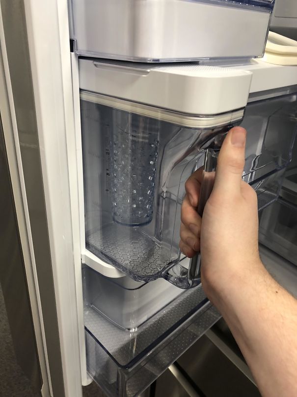 This Refrigerator Has An Automatic Water Pitcher Built Into It
