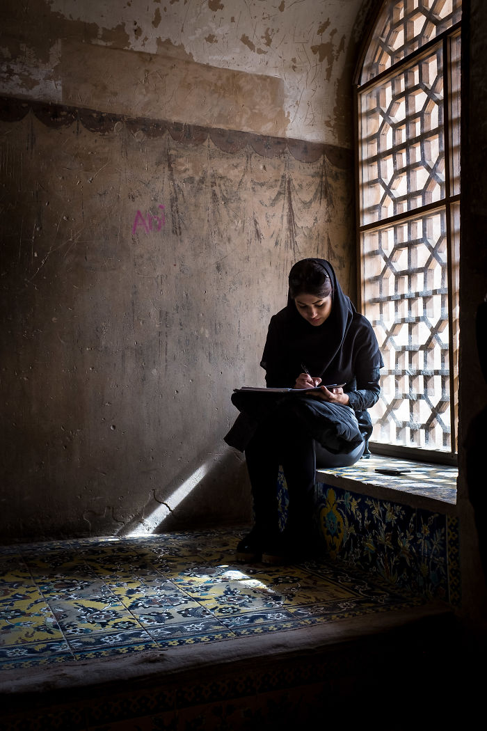 Una estudiante aprende sus lecciones. El 60% de los estudiantes iraníes son chicas