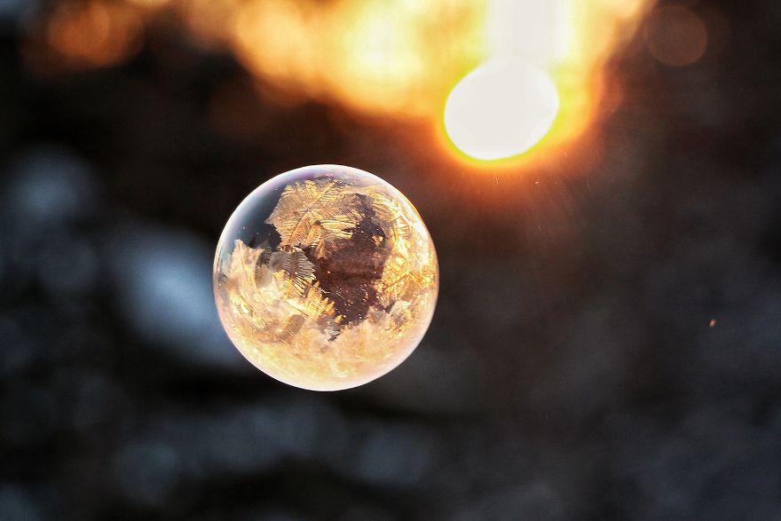 I Take Pictures Of Soap Bubbles That Freeze While Flying