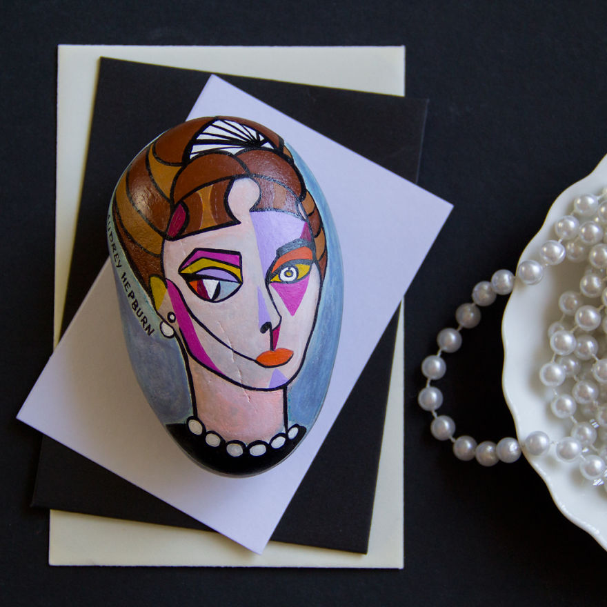 I Paint Miroesque Portraits Of Influential Women On Rocks
