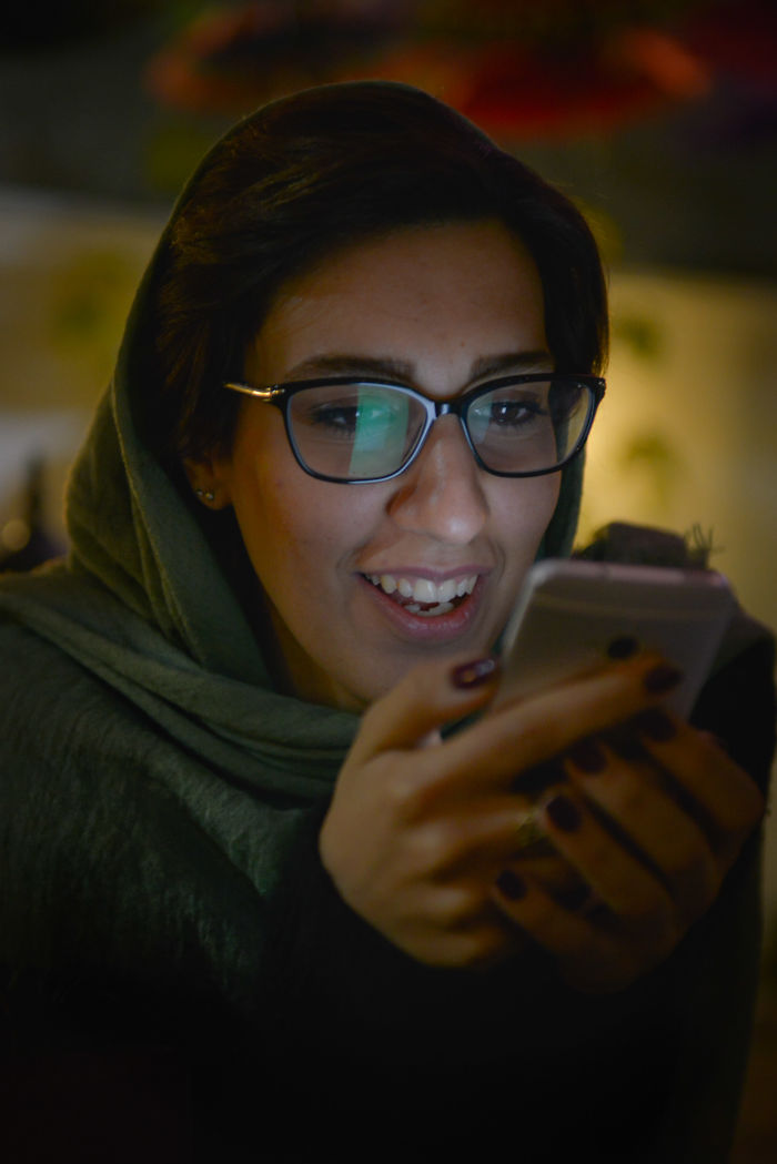 Los ciudadanos iraníes son intensos usuarios de teléfonos inteligentes. Las redes sociales e Internet son un espacio único de libertad