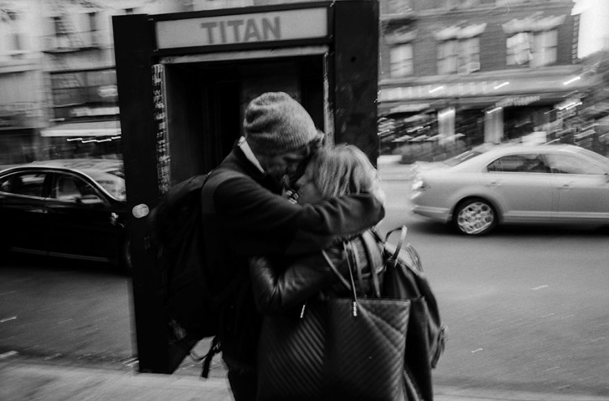Photographers Go To The Streets To Capture The Meaning Of The Passion Among Couples These Days