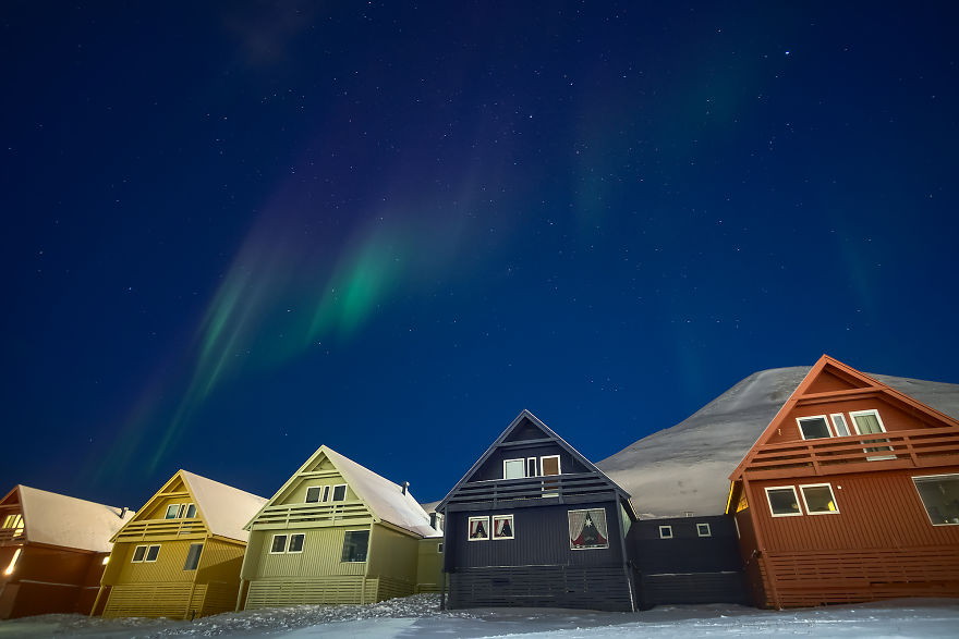 I Photographed World's Northernmost Settlement During Polar Night, When Sun Doesn't Rise For Several Months
