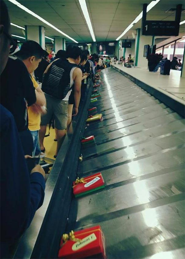 Christmas Surprise By Airline. Upon Arriving At The Airport, The Passenger Luggage Was Nowhere To Be Found. Instead, Gift Boxes Filled The Conveyor Belt With The Passengers Names On It. The Actual Luggage Followed After All The Gifts Were Sent Out