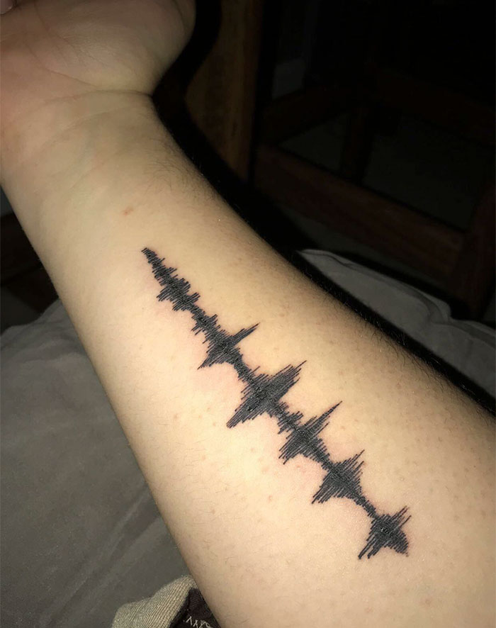 Mi padre falleció hace 3 años. Me he tatuado su risa en el brazo