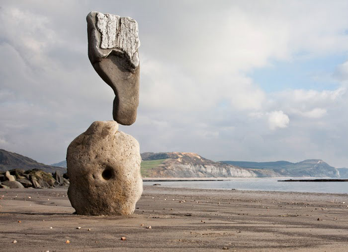 Equilibrio de piedras, Adrian Gray