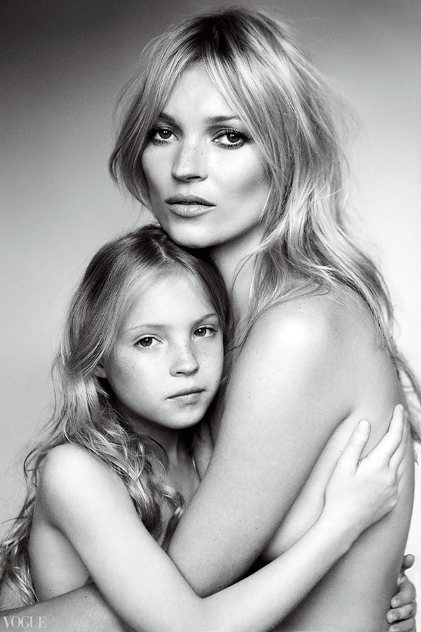 Kate Moss And Her Daughter Lila Grace Who Got Her Fingers Disappear