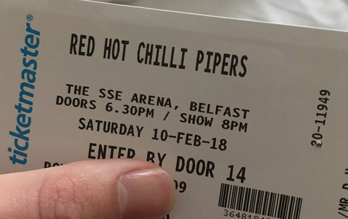 Man Flies His Girlfriend Out To Ireland To See ‘Red Hot Chili Peppers’, Doesn’t Expect ‘Nightmare’ Like This