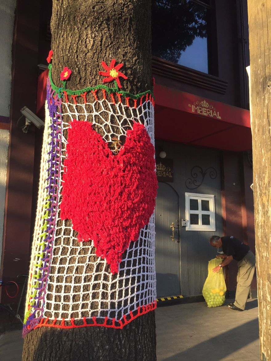 Yarnbombing In Álvaro Obregón Avenue, In The Neighborhood Of La Condesa, In Front Of El Imperia Bar That Served As A Shelter 24/7 For The Rescuers And Families Of The Building That Collapsed Across The Street Where More Than 50 People Were Killed