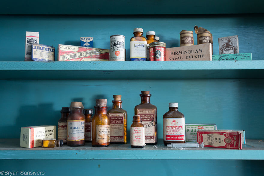 This Abandoned Pharmacy Is A 1950's Time Capsule. Prescription Drugs Left Behind!