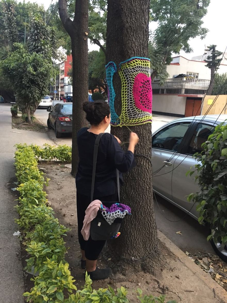 Yarnbombing In Concepcion Beistegui Street, In The Neighborhood Of Narvarte Where 1 Building Collapsed