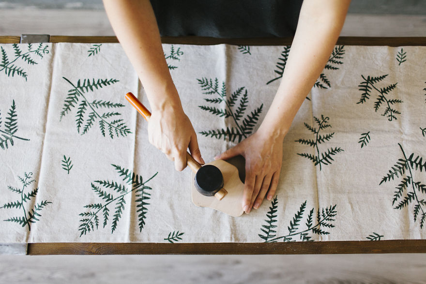 How To Make A Botanical Table Runner In 5 Easy Steps