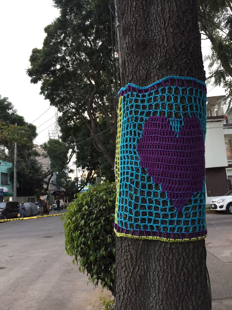 Yarnbombing In Concepcion Beistegui Street, In The Neighborhood Of Narvarte Where 1 Building Collapsed