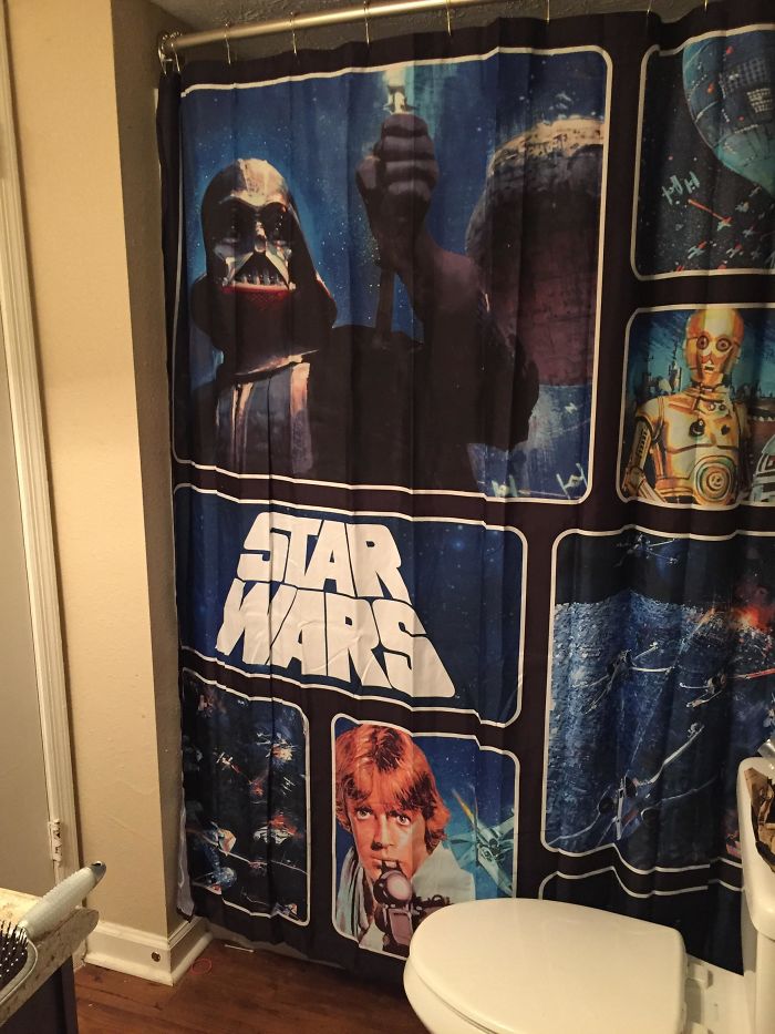 Mi novia me pidió que comprara una nueva cortina de ducha antes de que nos visitara su madre