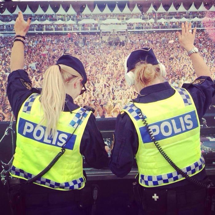 Policía sueca en un festival de música