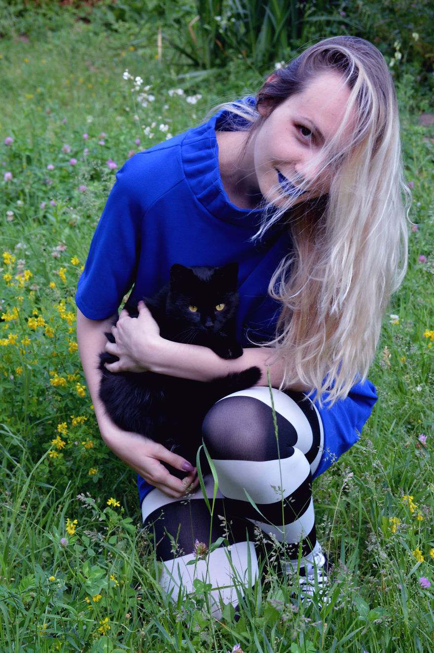 "Alice In Wonderland" Themed Photos