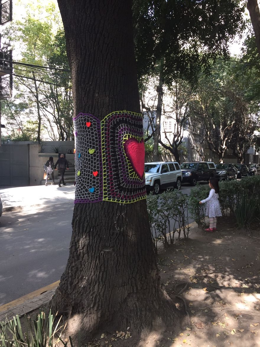Yarnbombing In Amsterdam Avenue, In The Neighborhood Of La Condesa Where Many Buildings Colapsed And Were Extremely Damaged