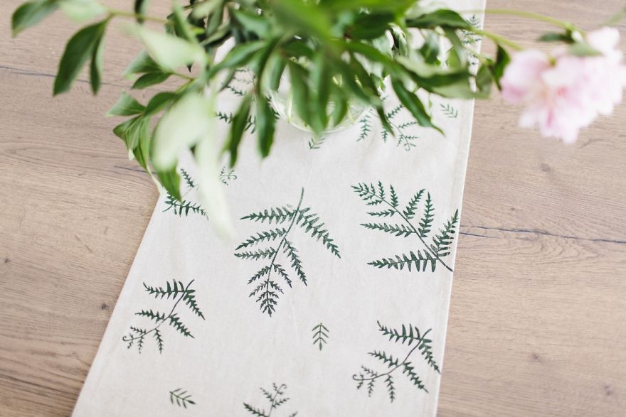 How To Make A Botanical Table Runner In 5 Easy Steps
