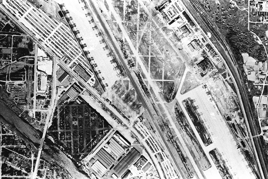 17 Rare Pics Reveal A Fake Rooftop Town Built To Hide Boeing’s Factory From Japanese Air Strikes