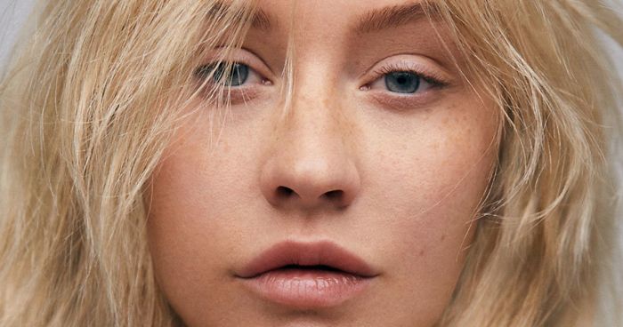 After 20 Years On Stage Using Makeup Christina Aguilera Does A Shoot Without It, And We Can’t Recognize Her