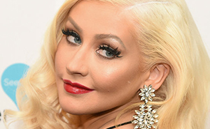 After 20 Years On Stage Using Makeup Christina Aguilera Does A Shoot Without It, And We Can't Recognize Her