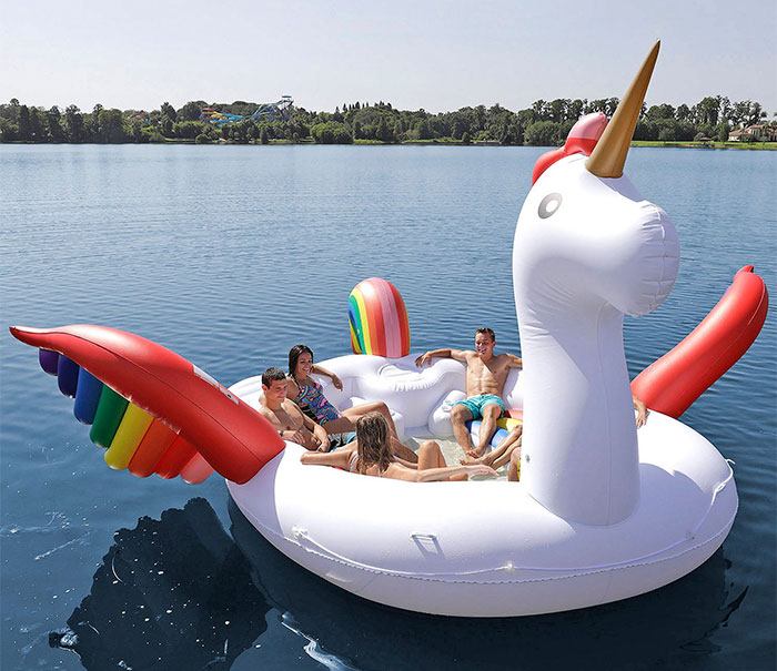 adopteren Kijker Goed Fitting Up To Six People, These Giant Unicorn Floats Are Here To Change  Your Summer Parties | Bored Panda