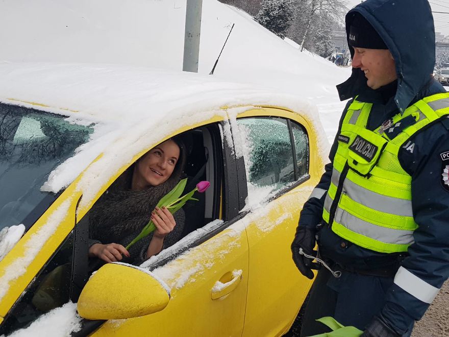 Here's What Lithuanian Police Officers Did On International Women’s Day, And Women's Reactions Say It All