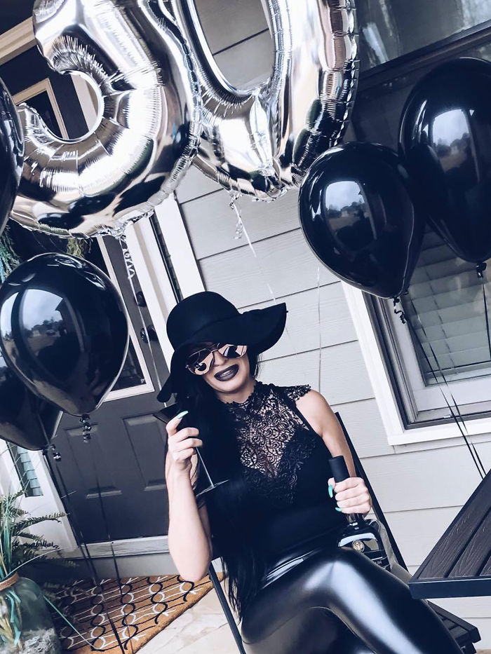This Woman Just Held A 'Funeral For Her Youth' On Her 30th Birthday, And People Reacted Very Differently
