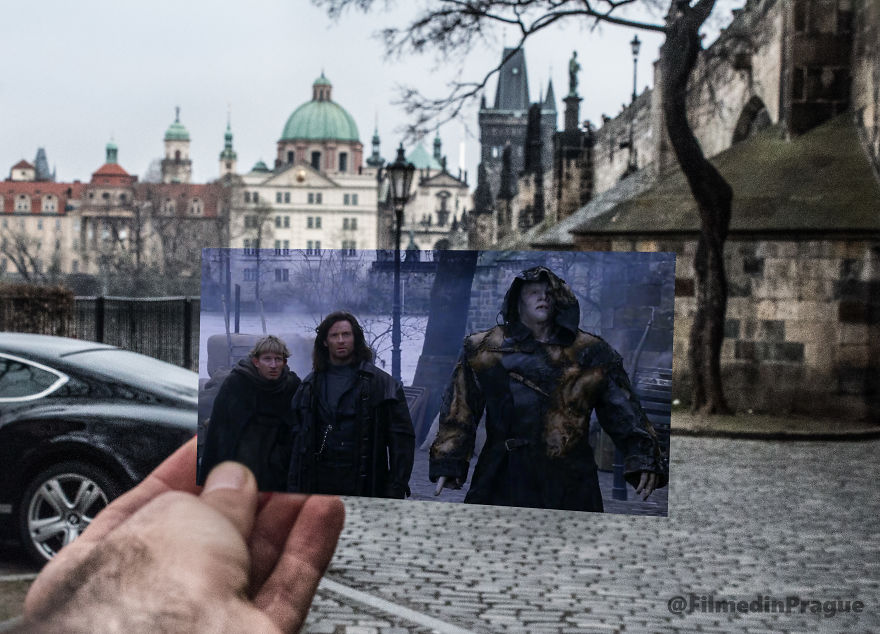 Van Helsing (2004), Hugh Jackman And His Friends Entering The City By Passing Under The Charles Bridge