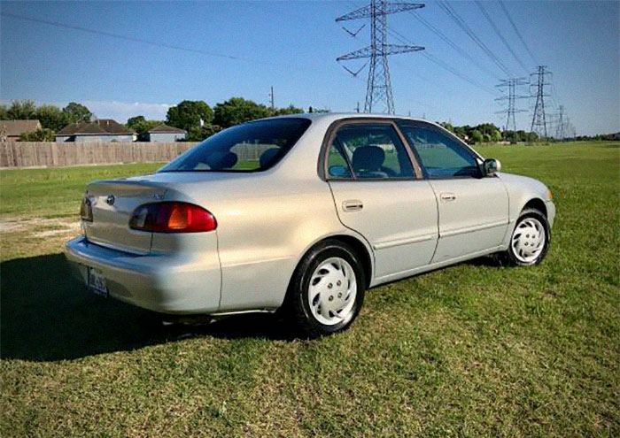 The Internet Is Dying From Laughter At The Way This Guy Is Trying To Sell His Old Car On Craigslist