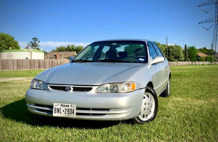 The Internet Is Dying From Laughter At The Way This Guy Is Trying To Sell His Old Car On Craigslist