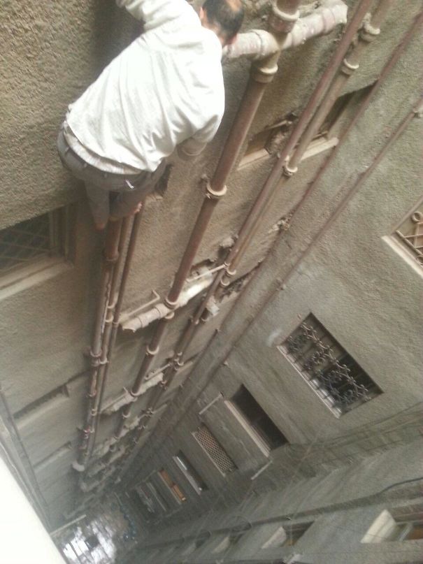 On Vacation In Egypt. Called A Plumber To Fix The Toilet. He Calmly Climbs Out Of The Window In His Flip Flops