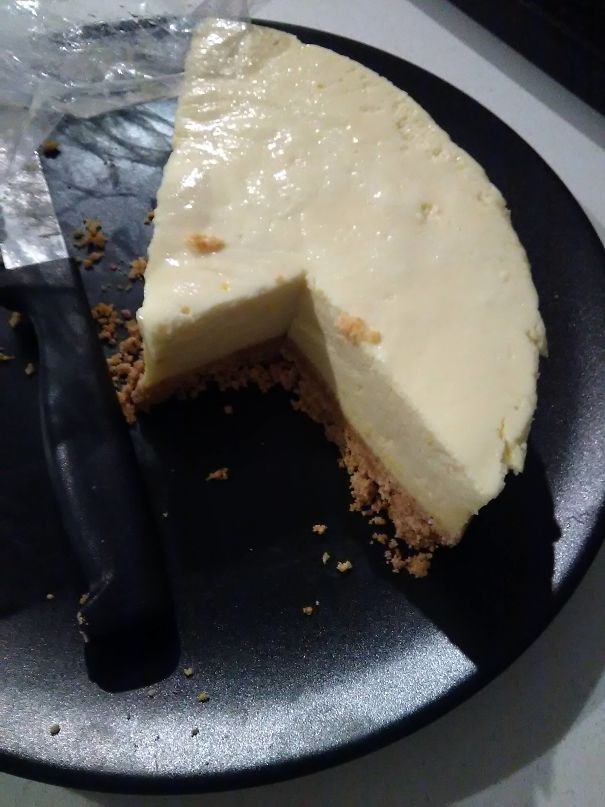 I Lost A Loved One Today. I'm Not Sure Which One Yet, But Whoever Cuts Cheese Cake Like This Is Dead To Me