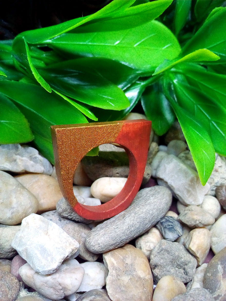 Amazing Jewelries From Durable Recycled Wood