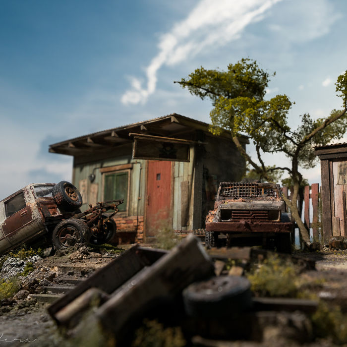 Artist Recreates People's Childhood Memories With Realistic Dioramas, And The Result Will Amaze You