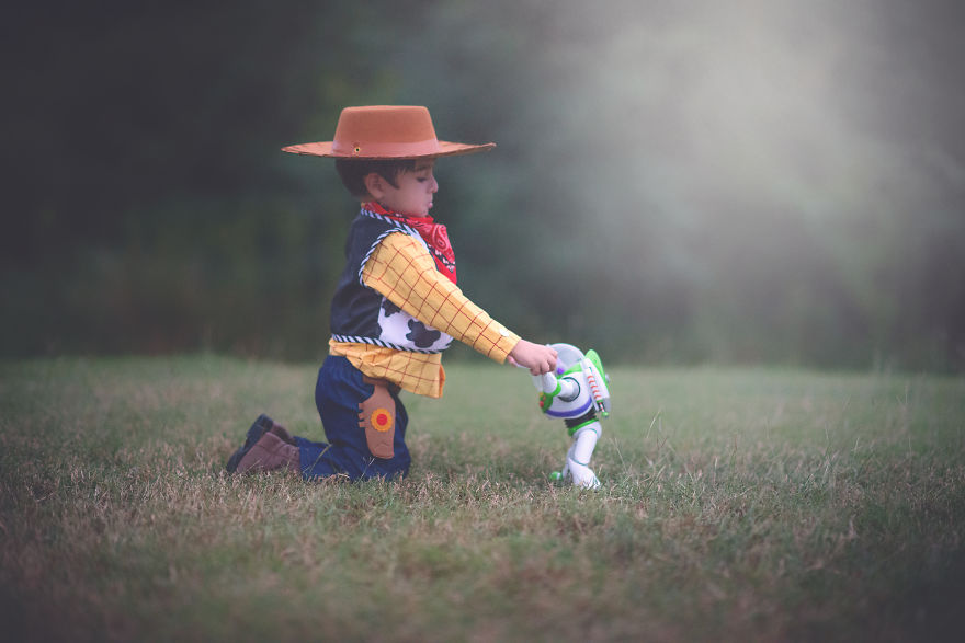 Texas Mom Photographs Her Children Dressed In Their Favorite Disney Characters, And The Results Are Amazing