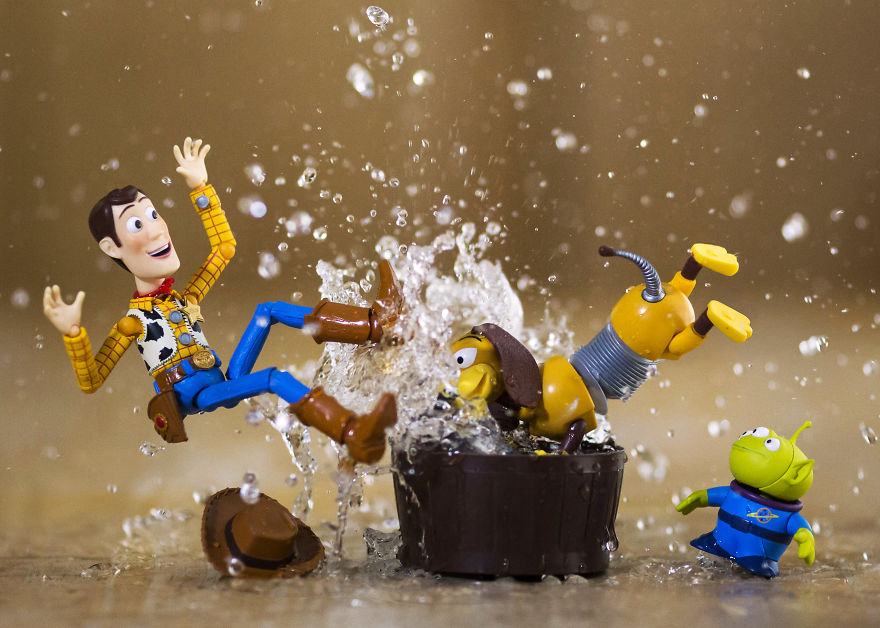 Splash, Spash Woody's Takin' A Bath!