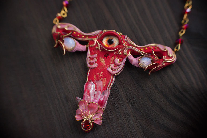 Uterus-Shaped Necklaces Are A Thing Now, And There's A Strong Message Behind Them