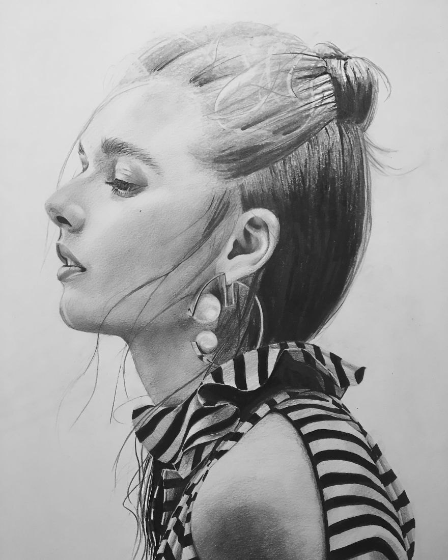 Hyper-Realistic Portraits With Just One Pencil