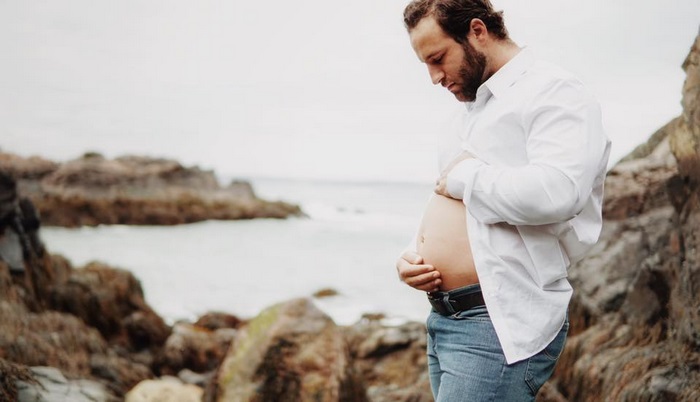 20 Hilarious Beer Belly Maternity Photos