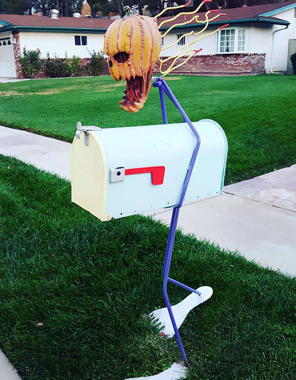 I Have Mixed Feelings About This Mailbox