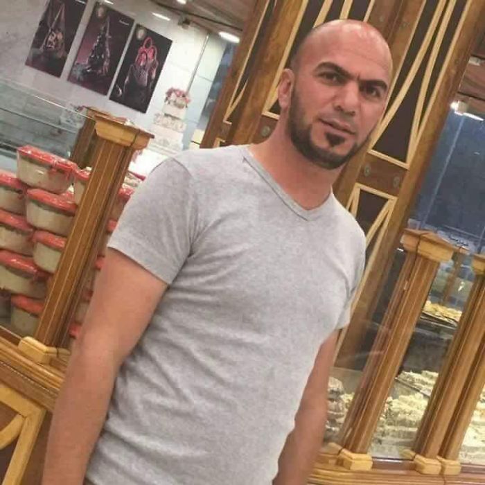 Najih Al-Baldawi A Embrassé Un L'attentat Suicide Essayant À Exploser Un Sanctuaire Dans La Région Balad En Irak. Son Acte Lui A Coûté La Vie Car L‘Attentat Suicide A Détoné, Mais Il A Sauvé Les Vies Des Dizaines Des Autres