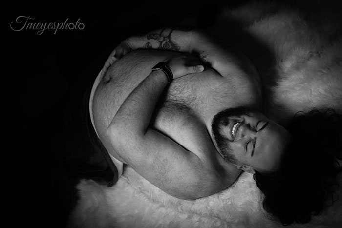 Wife Refuses To Do A Maternity Photoshoot, So Husband Does His Own And It Keeps Getting Better With Each Pic