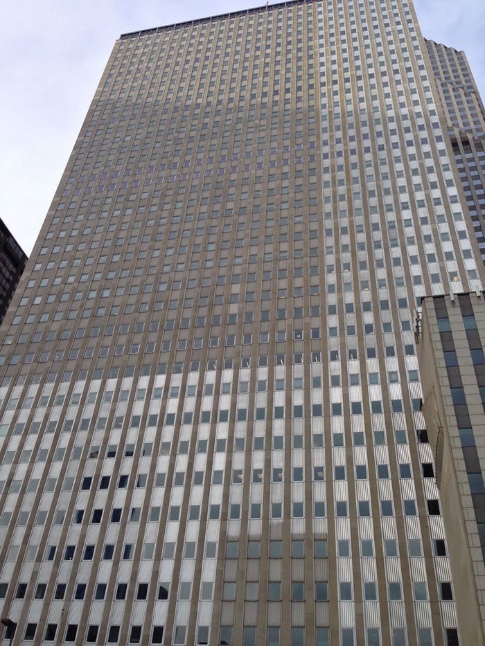 The Prudential Building In Chicago Is Getting A Very Satisfying Wash